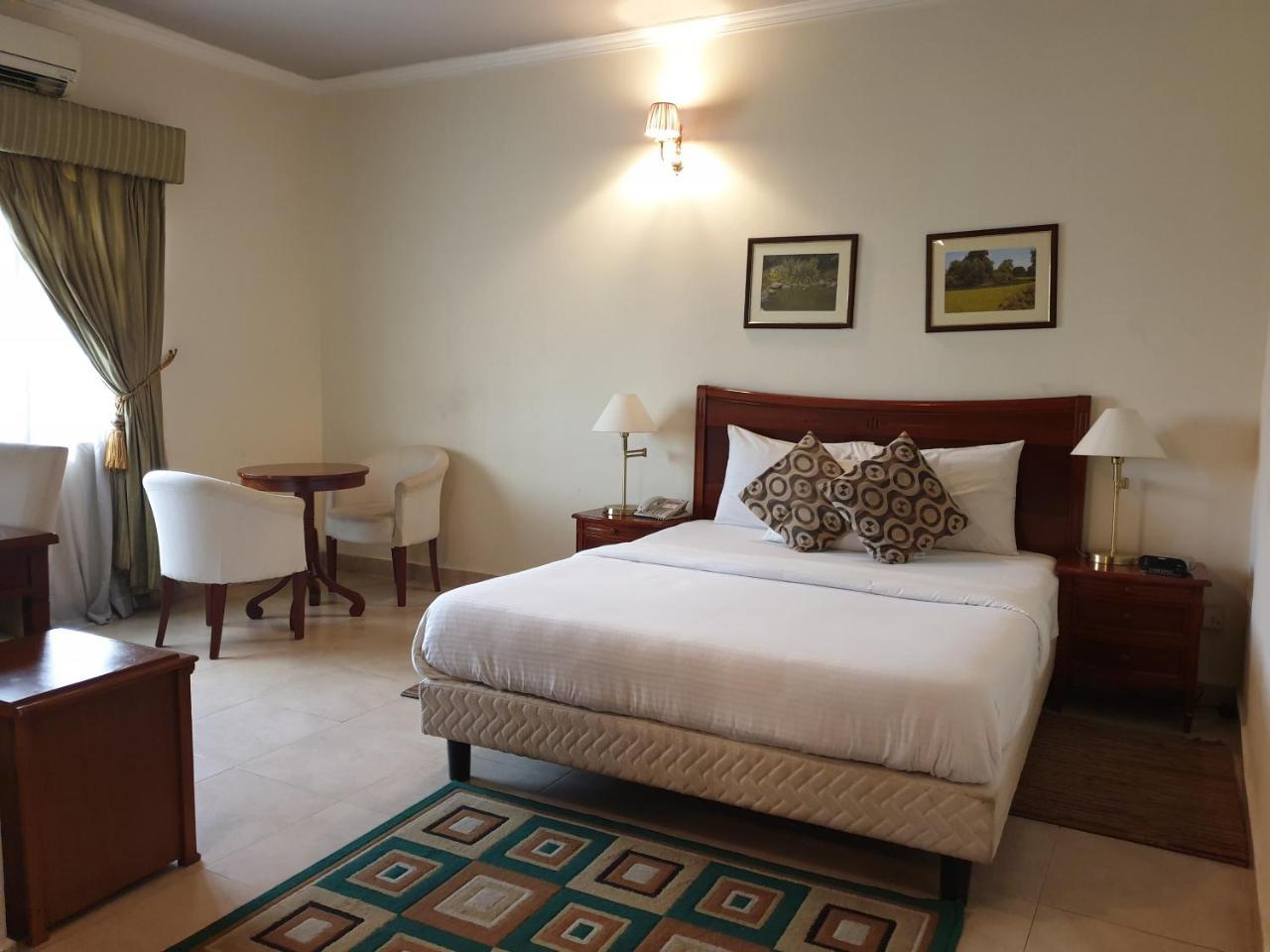 Three Arms Hotel Lagos Exterior photo